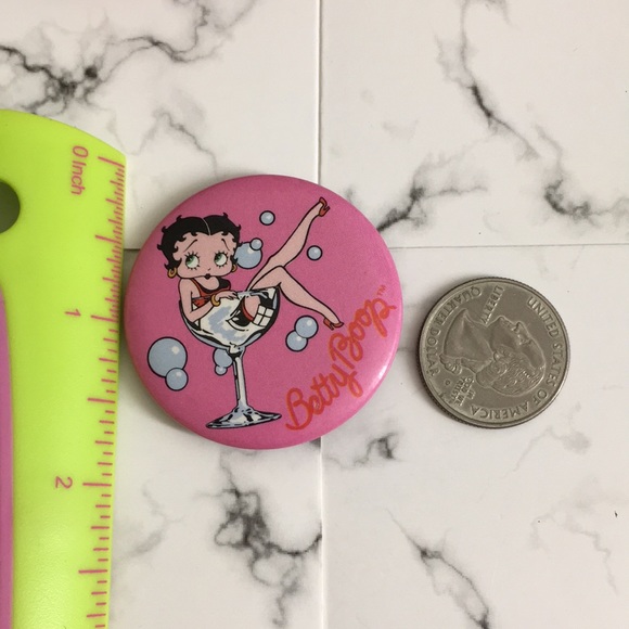🖤2011 Betty boop in the glass design button pin brooch - Picture 10 of 10
